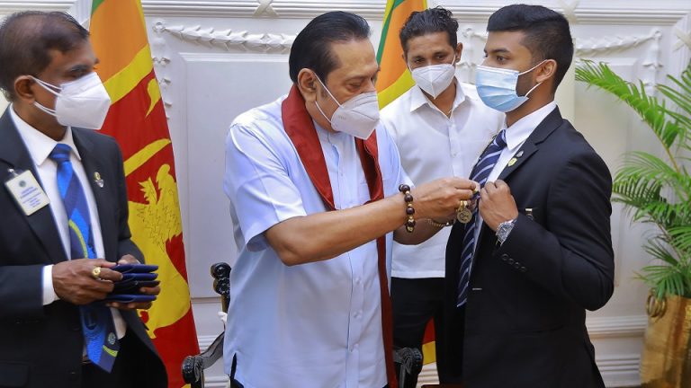 තරුණ ලියෝ නායකයෝ සිවු දෙනෙක් අගමැති අතින් “ජාත්‍යන්තර සිංහ සභාපතිගේ විශිෂ්ට නායකත්ව සම්මාන” ලබති