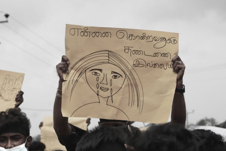 මුලතිව් දැරියකගේ මළ සිරුර හමුවේ – මිය යන විට දෙමස් ගැබිනියක්