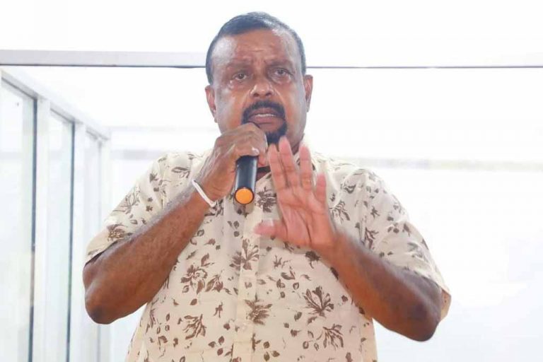 ජනතාවට අවශ්‍ය භාණ්ඩ සියල්ලම අරන් ඇවිල්ලා තියෙන්නෙ. මොනවත් හිඟයක් නෑ ! – ඇමති එස්. එම්. (VIDEO)