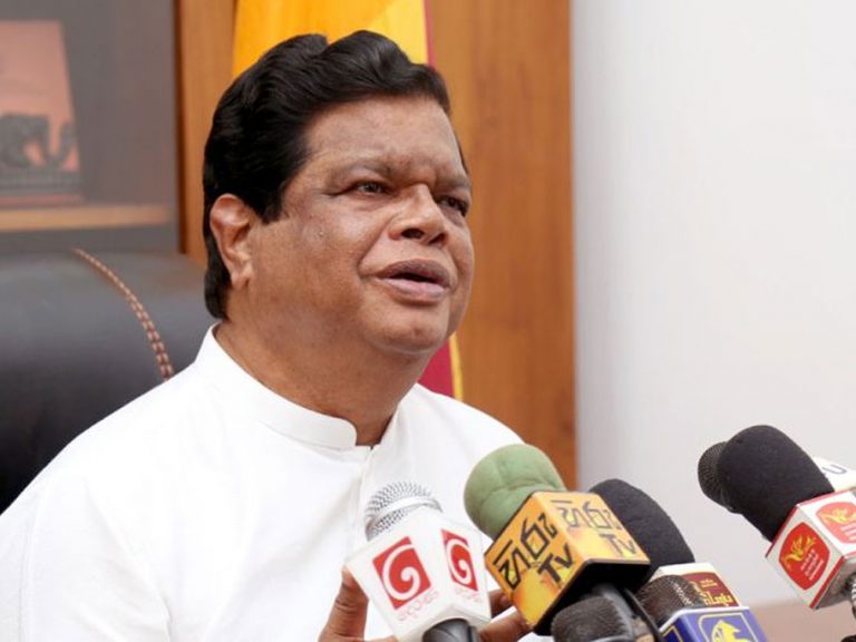 ඇමති බන්දුල කිව්වෙ වරායෙ ගබඩාවල තියන සහල් ගැනද?