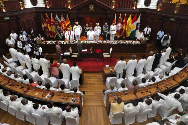 30 කැබිනෙට්ටුව 15ට අඩුකරයි. විදුලිබල හා බලශක්ති එකතුකර මහින්දානන්දට ?