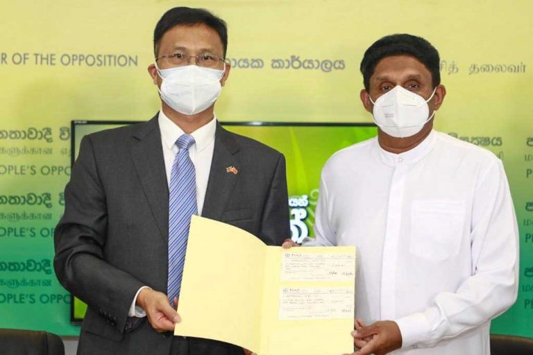 සජිත්ගේ “හුස්ම” ගැන පැහැදී චීනයෙන් අතහිත. ලක්ෂ එකසිය අනූහයක මූල්‍ය පරිත්‍යාගයක් ! (VIDEO)