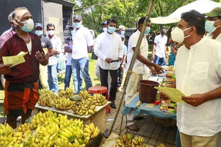 සජිත් ජනදුක විමසන “මනුශ්‍යත්වයේ චාරිකාව” හම්බන්තොට පොළෙන් අරඹයි … (PHOTOS)