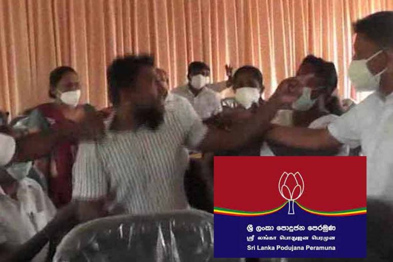 පොහොට්ටුව දෙවරක්ම අයවැය පැරදුණු වාරියපොල සභාවේ ගුටි කෙළියක් ! (VIDEO)