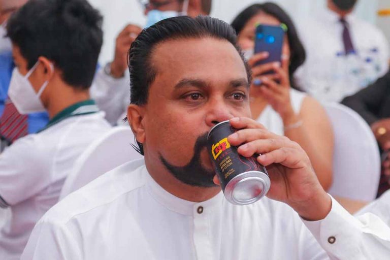 එළියට බහින්න අපට කලබලයක් නෑ, මේක රඟපෑමක් කියලා පේනවා නම් එහෙම හිතාගන්න – විමල් (VIDEO)