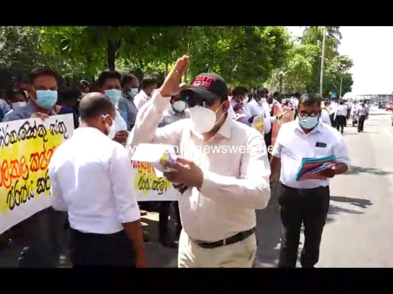 බැසිල්ගේ බදු පනතට එරෙහිව දේශීය ආදායම්,සුරාබදු හා රේගුව වීදි බසියි (VIDEO)