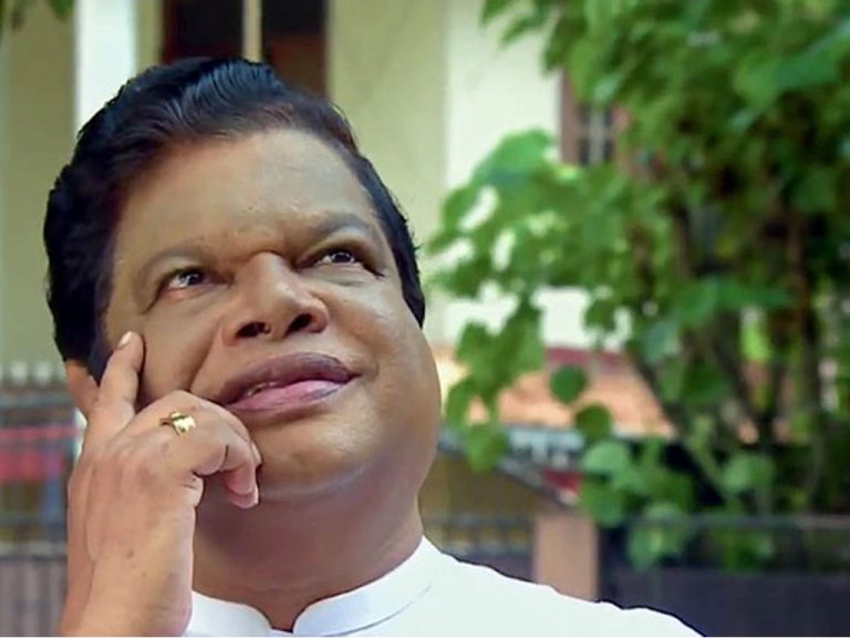 බන්දුලගෙන් පොල් සහනයක් – සතොසේ පොල් 75ට බස්සයි – ගෙඩි ගන්න බැරි අයට කිරි පැකට්