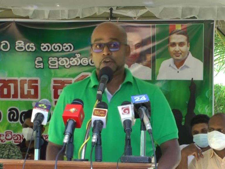 කාන්තාවට තාමත් ආත්ම  විශ්වාසයෙන් කුස්සියට යන්න බැහැ . ජාතික ආරක්ෂාව ගැන කියන්නේ රෙද්දක් ඇඳගෙනද?(VIDEO)