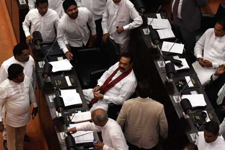 මහින්ද ඉවත් නොවෙනවා නම් අපට විශ්වාසභංගයට සහාය දෙන්න වෙනවා – ස්වාධීන වූ මන්ත්‍රී කණ්ඩායම