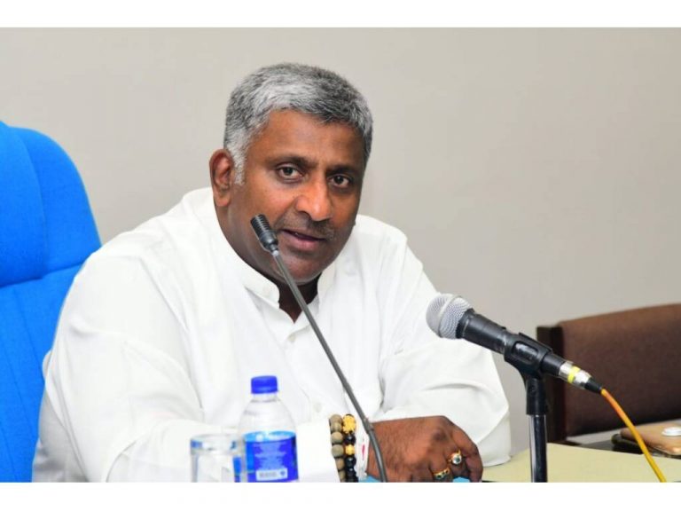 ජනතා මුදල්වලින් වැටුප් ගන්න අය හරියට වැඩ නොකළොත් ගෙම්බො කපුටො වෙලා උපදින්නේ – ප්‍රසන්න රණතුංග
