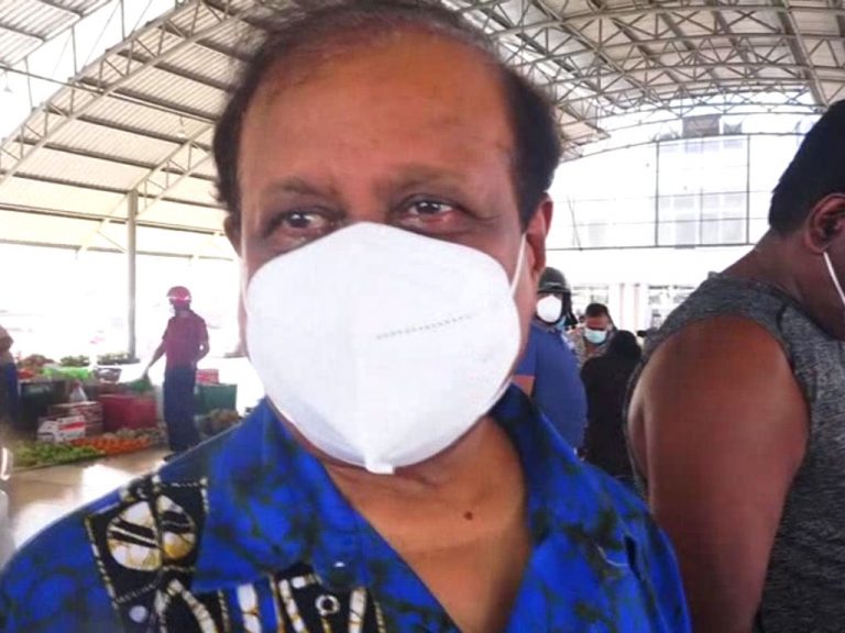 පොළට ආපු සුසිල් මහින්දානන්දගේ සහ බන්දුලගේ රෙදි ගලවයි! (VIDEO)