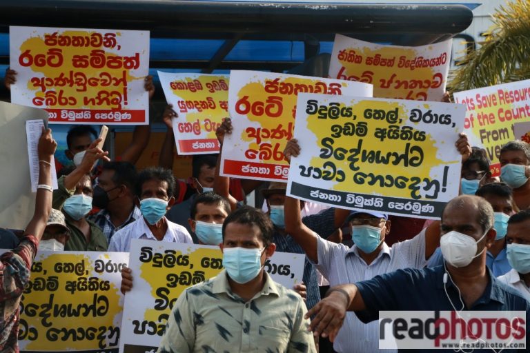 ත්‍රිකුණාමලය තෙල් ටැංකි ඉන්දියාවට පවරාදීමට එරෙහි ජවිපෙ විරෝධතාව! (PHOTOS)