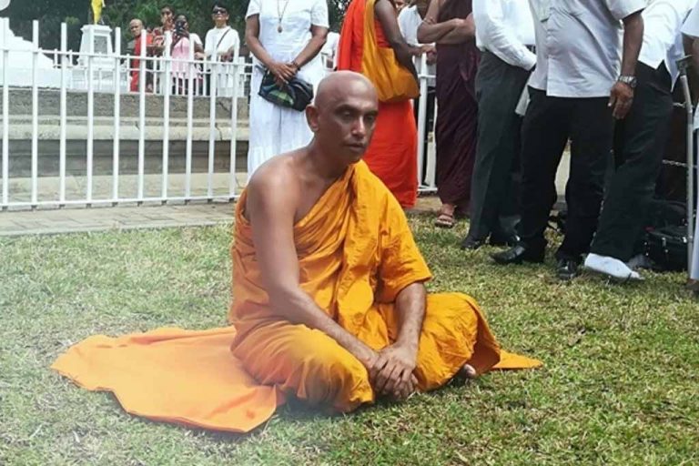 ප්‍රඥාසම්පන්න නායකයෙක් බිහිකරගන්න බැරිවීමට අපි වගකියන්න ඕනෑ – කාබනික රතන හිමි