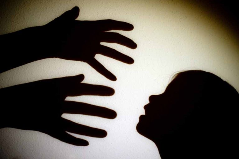 ළමා නිවාසයක දැරියන්ට අතවර කළ 82 හැවිරිදි පාස්ටර්වරයකු අත්අඩංගුවට