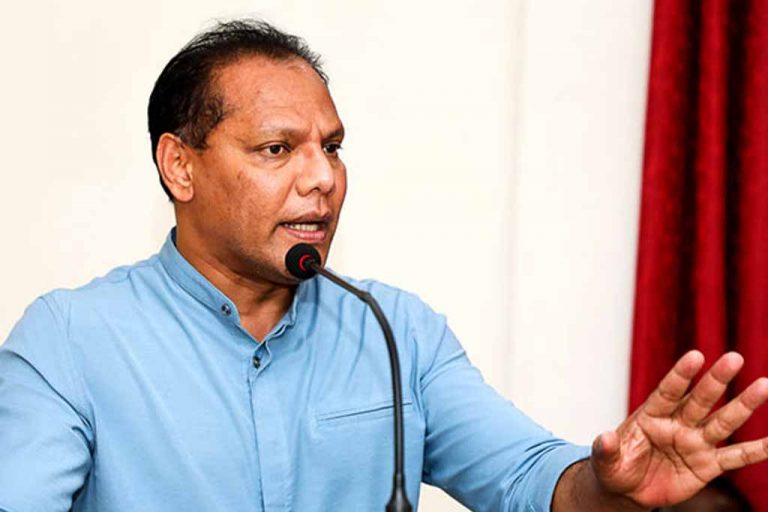 කියන තරම් ලේසි නෑ, පාවෙන්න දුන්නොත් ඩොලරය රුපියල් 300 ට විතර යයි – දයාසිරි