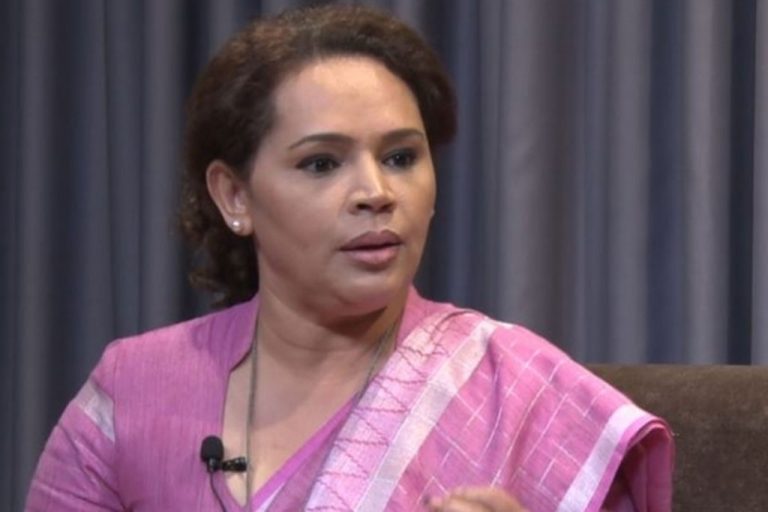 ඩයනාගේ පාස්පෝට් එක ගැන අල්ලස් කොමිසමට පැමිණිල්ලක්