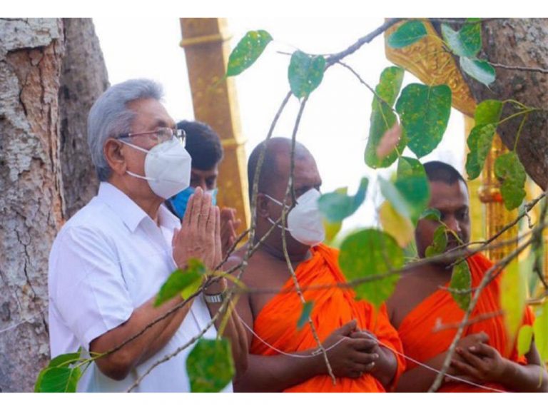 ජනපති ඓතිහාසික ජය ශ්‍රී මහා බෝධීන් වහන්සේ වැඳ ආශිර්වාද ලබා ගනී