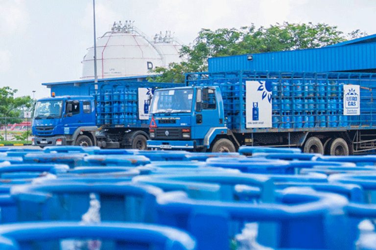 ජනාධිපති හදිසියේම ලිට්‍රෝ ගෑස් පර්යන්තයේ නිරීක්ෂණ චාරිකාවක – සභාපති ධූරයත් වෙනස් වෙන හැඩ!
