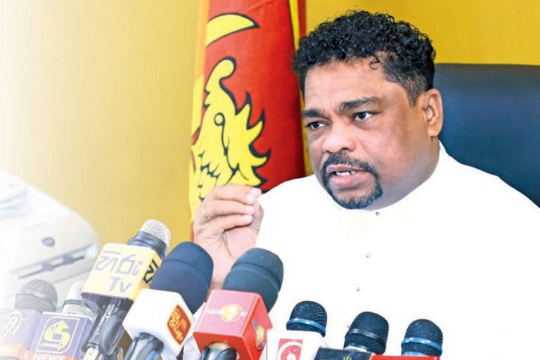 මෛත්‍රී කියන්නෙ කිසිම ප්‍රතිපත්තියක් නැති මනුස්සයෙක් – ඒක දුව ලියපු පොතෙත් තියනවා !