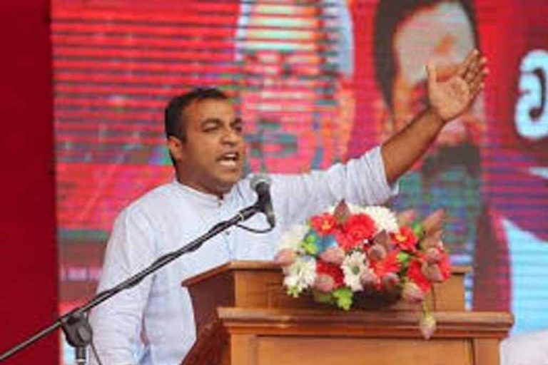 මෙහෙම ගමනක් යන්න බෑ, මෛත්‍රී ගැන තීන්දුවක් ගන්න – පොහොට්ටු පසුපෙළ ප්‍රසිද්ධියේ ඉල්ලයි