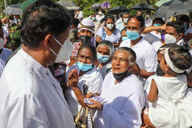 ජනතාවට කැපකිරීම් කරන්න කියමින් පාලකයෝ සැප විඳිනවා – විපක්ෂ නායක සජිත් (VIDEO)