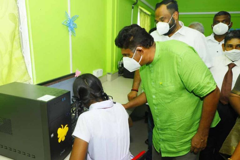 සජිත්ගෙන් වට්ටලප්පලෙයි හින්දු විදුහලට ඩිජිටල් පරිගණක තිර සහ පරිගණක පරිත්‍යාගයක්