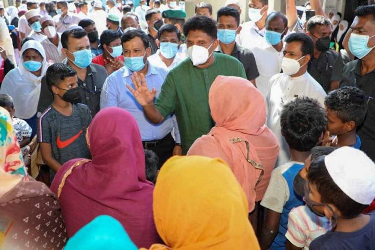 ආණ්ඩුව අද භුක්ති විදිමින් සිටින්නේ ජාතිවාදය, ආගම්වාදය වැපිරීමේ සාපයයි – සජිත් (VIDEO)