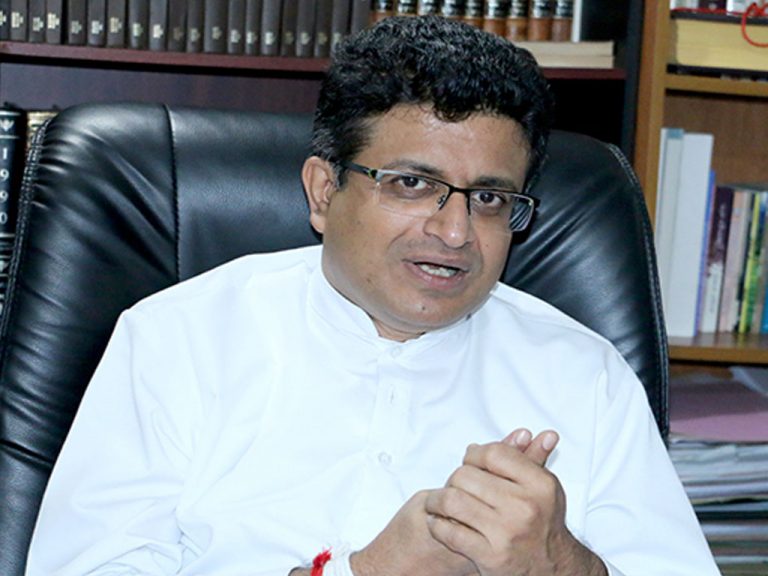 රුපියල් බාල්දු වෙන්න බලපෑ හේතු අටක් ගම්මන්පිලගෙන්