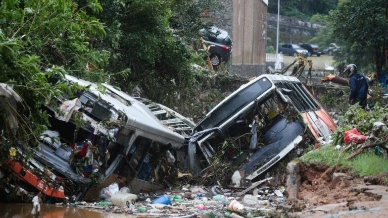 බ්‍රසිලයේ නායයාමෙන් 54 දෙනෙක් ජීවිතක්ෂයට