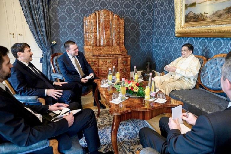 තානාපති මජින්ත ජයසිංහ හංගේරියාවේදී සිය අක්තපත්‍ර පිළිගන්වයි