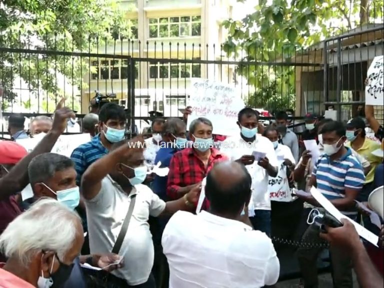 උතුරේ ඉන්දීය ධීවර ප්‍රශ්නය කොළඹට – ධීවරයින්ට පල නොකියා පලා බෙදමින් අමාත්‍යාංශයට ඉබි යතුරුත් වැටෙයි (VIDEO)