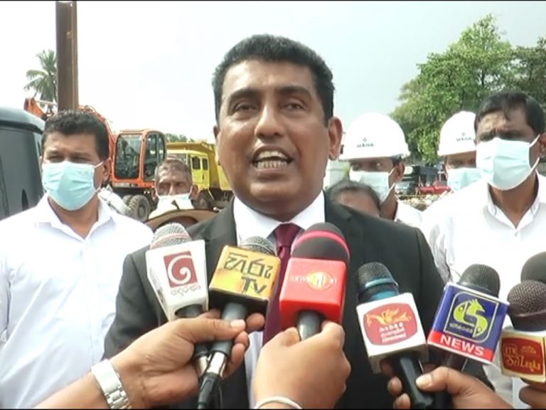 මිනිස්සුන්ට කන්න නැහැ කියන එකනම් බොරුවක්.තෙල් වැඩි කළත් වාහන දුවන එක අඩු වෙනවද? (VIDEO)