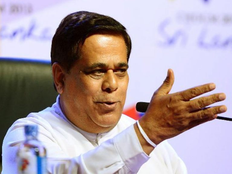 බේරුම කල්අදින බේරුම්කරුවන්ට බේරුමක් නැති වෙන හැඩ!