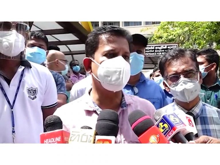 සෞඛ්‍ය ලේකම්ට එරෙහිව නීති මඟට බහින්න වෘත්තීය සමිති සැරසෙයි!