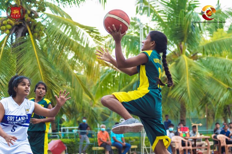 හෙබයා පියතුමාගේ පැසිපන්දුව මඩකළපුවට දෙන්න – රටටත් ගන්න