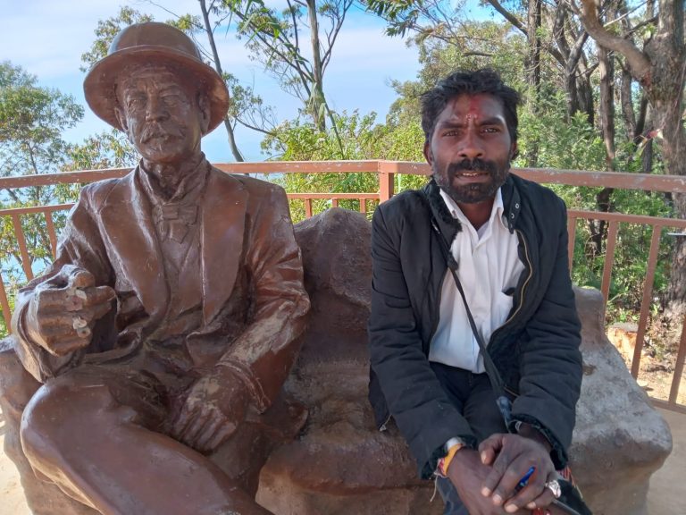 විචිත්‍ර ලිෆ්ටන් සිට් හි හමුවන විචිත්‍රවත් තරුණයා – නාරායන්