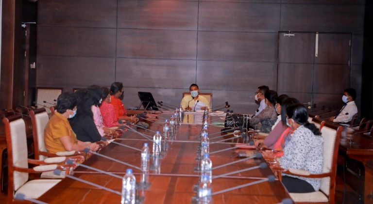 වයසට නොයන – වෙනස් කළ නොහැකි ජයක හැමදාම රත්තරන් කෙල්ලෝ