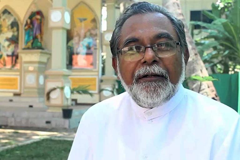 ෆේස්බුක් කමෙන්ට් දාපු අය ගෙන්නලා ප්‍රශ්න කරනවාට වඩා වැදගත් වැඩ CIDයට නැද්ද ? – සිරිල් ගාමිණී පියතුමා (VIDEO)