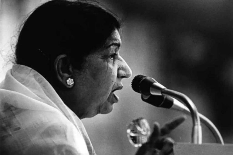 භාරතීය ගීත කෝකිලාවිය ලතා මංගේෂ්කාර් ජීවන ගීතයට සමුදෙයි … !