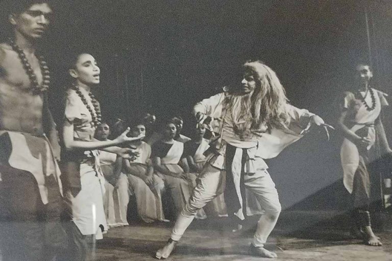 ගල්ලෙන බිඳලා ලෙන්දොර හැරලා : සිංහයාත් නික්මගොස් ඇත …