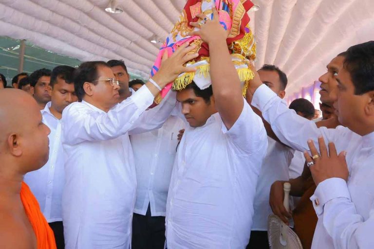 පවුල්වාදයට විරුද්ධයි කිව්වාට එයාත් එච්චරයි – මෛත්‍රීගේ පවුල්වාදයට ඇතුළෙන්ම ප්‍රහාරයක් ! (VIDEO)