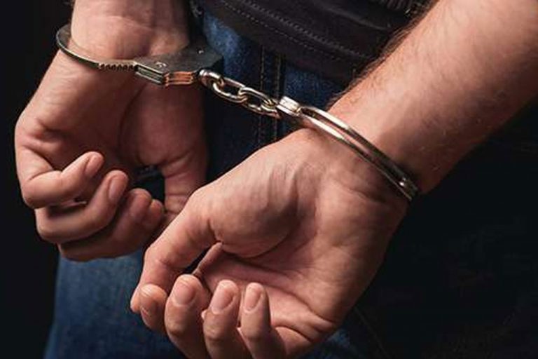 නීතිවිරෝධී ලෙස විදුලිය භාවිතයෙන් මසුන් මැරීමේ නිතර වූ ධීවරයන් පිරිසක් අත්අඩංගුවට !