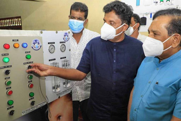එක වැඩකට සිමෙන්ති කොට්ටයක් නෑ, වැඩ ලක්ෂයක මාධ්‍ය සංදර්ශන නම් තියනවා – සජිත් (VIDEO)