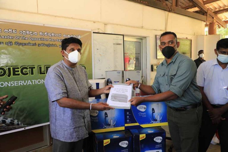 අපි බලය නැතත් වැඩ කරන විපක්ෂයක් – විපක්ෂ නායක සජිත් (VIDEO)