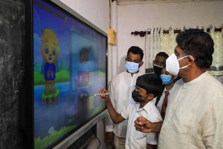 බිත්තර ප්‍රහාරවලින් පේන්නේ ආණ්ඩුවේ පිරිහීමේ තරමයි – විපක්ෂ නායක සජිත් (VIDEO)