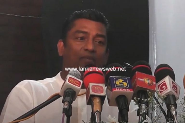 ඇමරිකාවට අපට වඩා අමාරුයි. කොහොමද ඉතින් ප්‍රශ්න විසඳන්නේ – කුට්ටිආරච්චි (VIDEO)