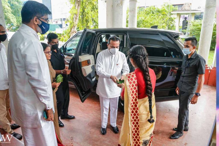 ඇමති විමල්ගෙන් ගොරකා වැඩක් – ඇමරිකානු කොකාකෝලා වෙනුවට දේශීය ගරක් කෝලා !