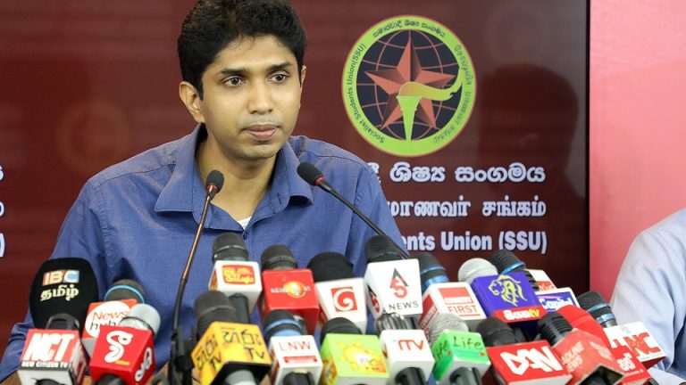මේ විදිහට ගියොත් ප්‍රශ්න පත්තරවලට උත්තර ලියන්න වෙන්නේ වැලිපිල්ලේ: රංගන දේවප්‍රිය