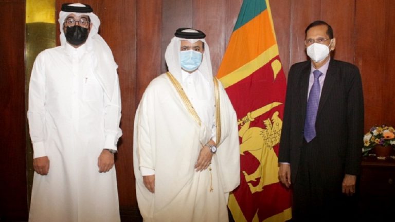විදේශ කටයුතු ඇමති සහ කටාර් තානාපති අල්-සරූර් දෙරට අතර බහුවිධ සබඳතා පිළිබඳ සාකච්ඡා