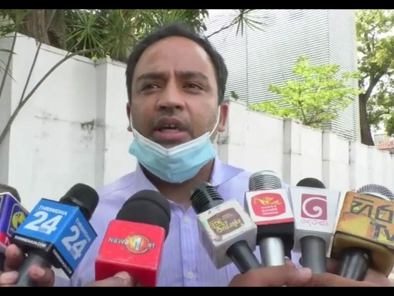 සමුළු තියල රටේ ප්‍රශ්න විසඳන්න බැහැ.හොඳම විසඳුම මේ ජනාධිපති ගෙදර යන එක! (VIDEO)